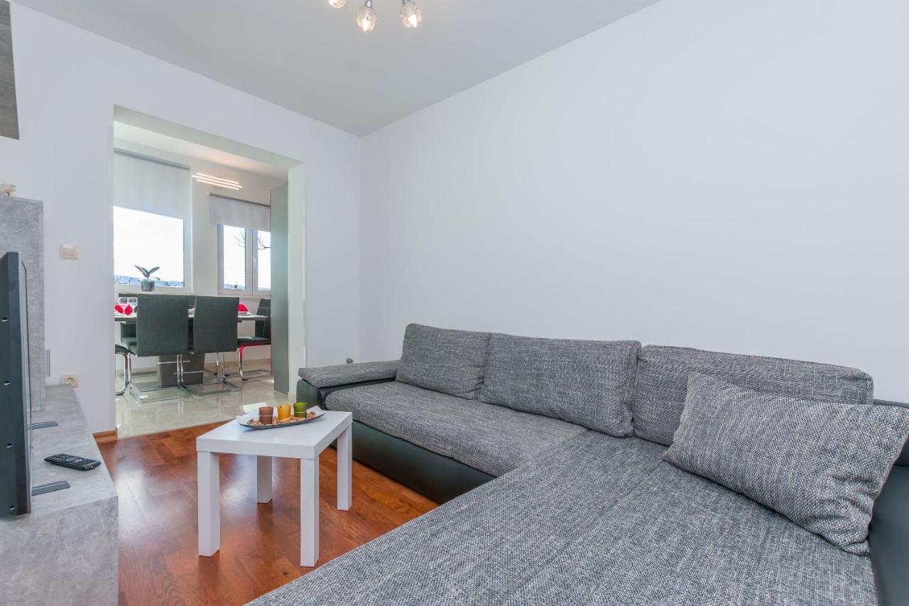Apartment Ivano Dugi Rat Bagian luar foto