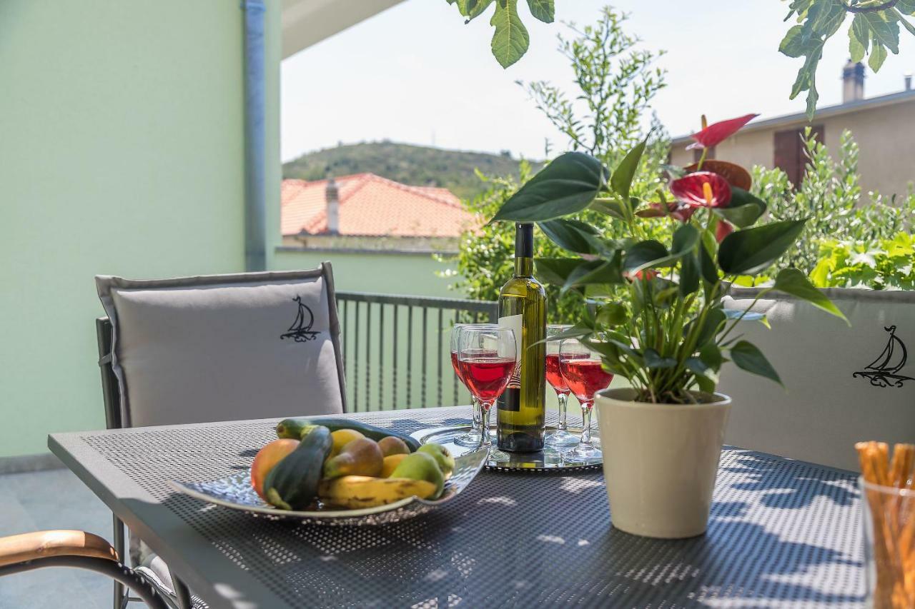 Apartment Ivano Dugi Rat Bagian luar foto